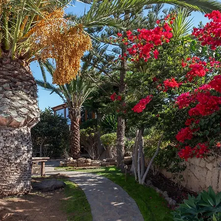 Serenitas فيلة *